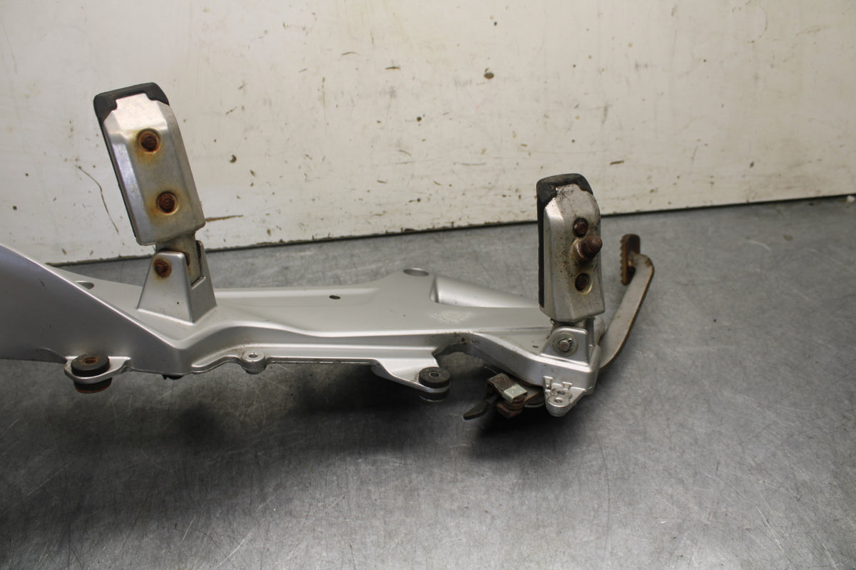 04-12 HONDA ST1300A RIGHT FRONT FOOT REST PEG STEP MOUNT BRACKET BB669