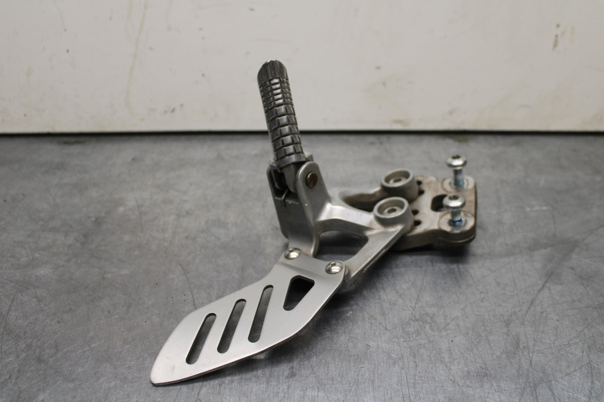 08-10 SUZUKI GSXR 600 LEFT REARSET REAR SET DRIVER FOOT PEG REST STOP BB753