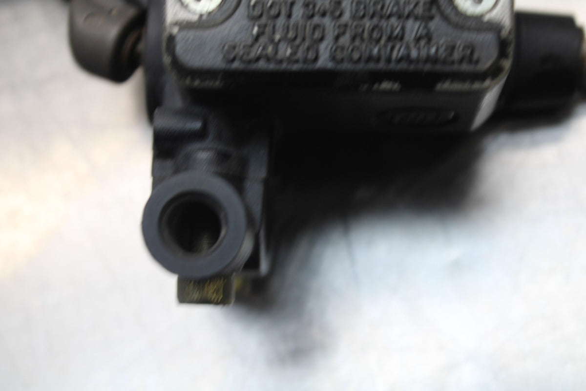 02 DUCATI MONSTER 620 HYDRAULIC CLUTCH MASTER CYLINDER BB851