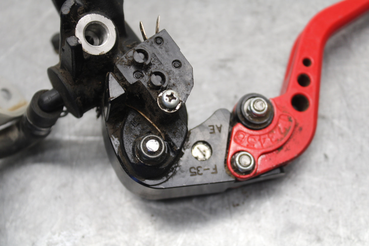 09-11 TRIUMPH DAYTONA 675 FRONT BRAKE MASTER CYLINDER w/ LEVER BB652