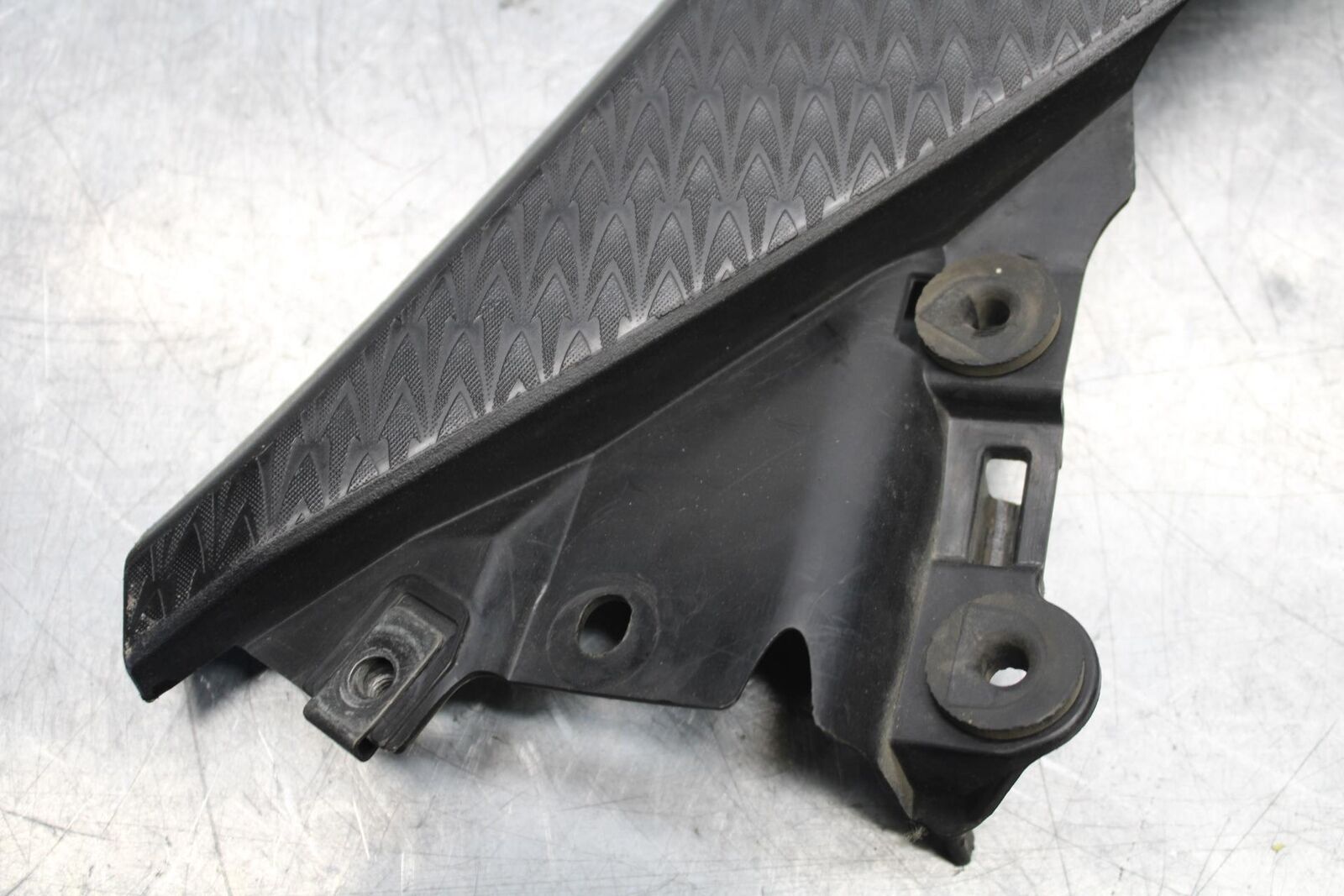 15-16 KAWASAKI EX300 LEFT AND RIGHT SET PAIR GAS TANK FUEL CELL PANEL TRIM BB635