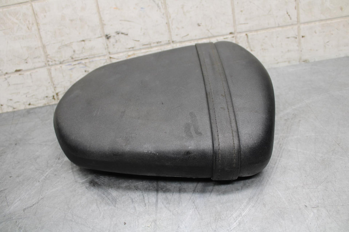 2007 Suzuki GSXR750 REAR BACK PASSENGER TANDEM SEAT PAD SADDLE PILLION BB546