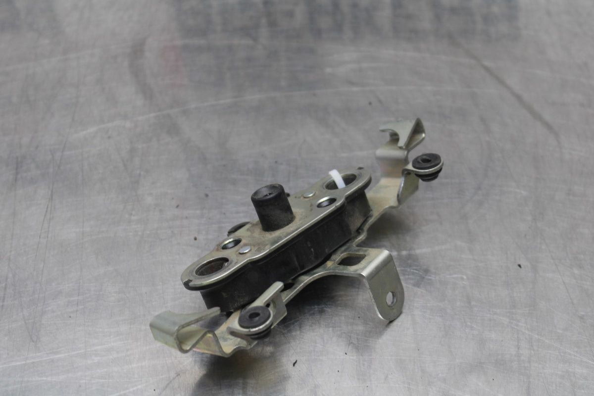 07-08 KAWASAKI NINJA ZX6R REAR PASSENGER SEAT LATCH LOCK ASSEMBLY BB199