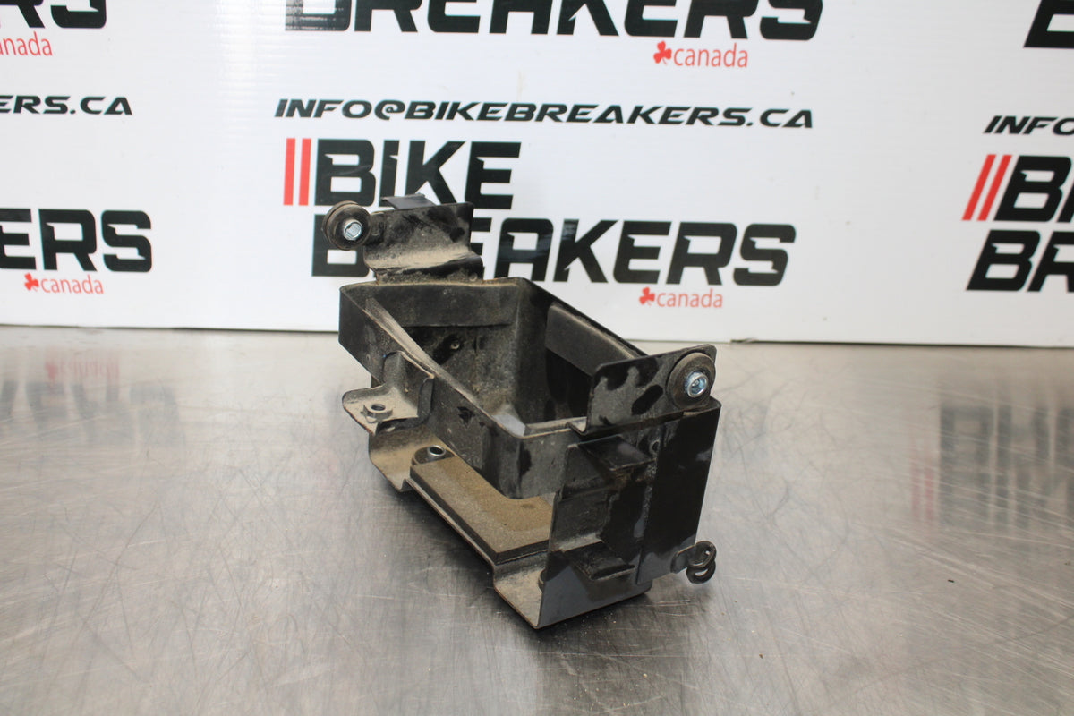 04-09 SUZUKI GS500F BATTERY TRAY BOX BB165
