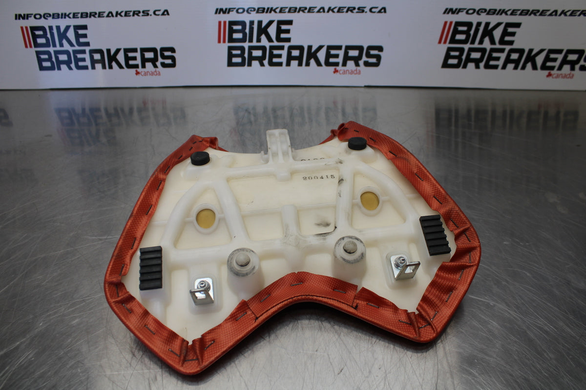 07 KAWASAKI Z1000 FRONT DRIVERS SEAT PAD SADDLE PILLION BB148