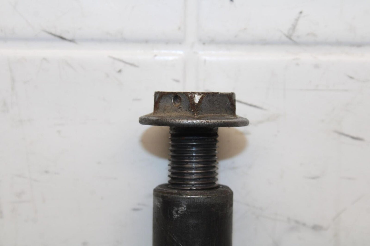 05 YAMAHA YZF R6S FRONT WHEEL RIM AXLE PIVOT BOLT BB600