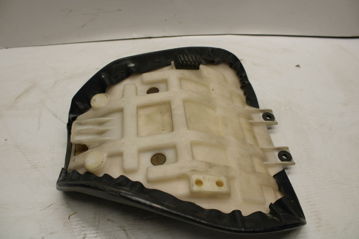 93-96 SUZUKI GSXR750W FRONT DRIVERS SEAT  SADDLE PILLION 45100-17E00-58R BB266