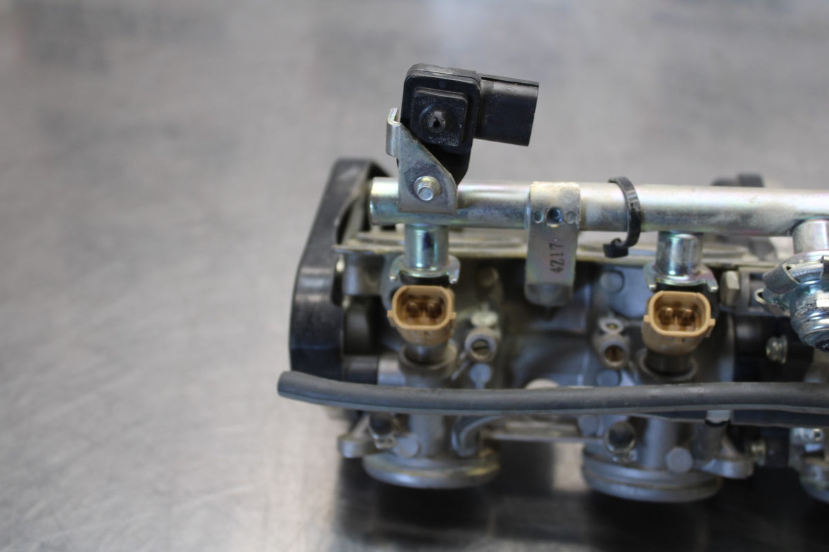03-04 HONDA CBR600RR MAIN FUEL INJECTORS / THROTTLE BODIES BB661