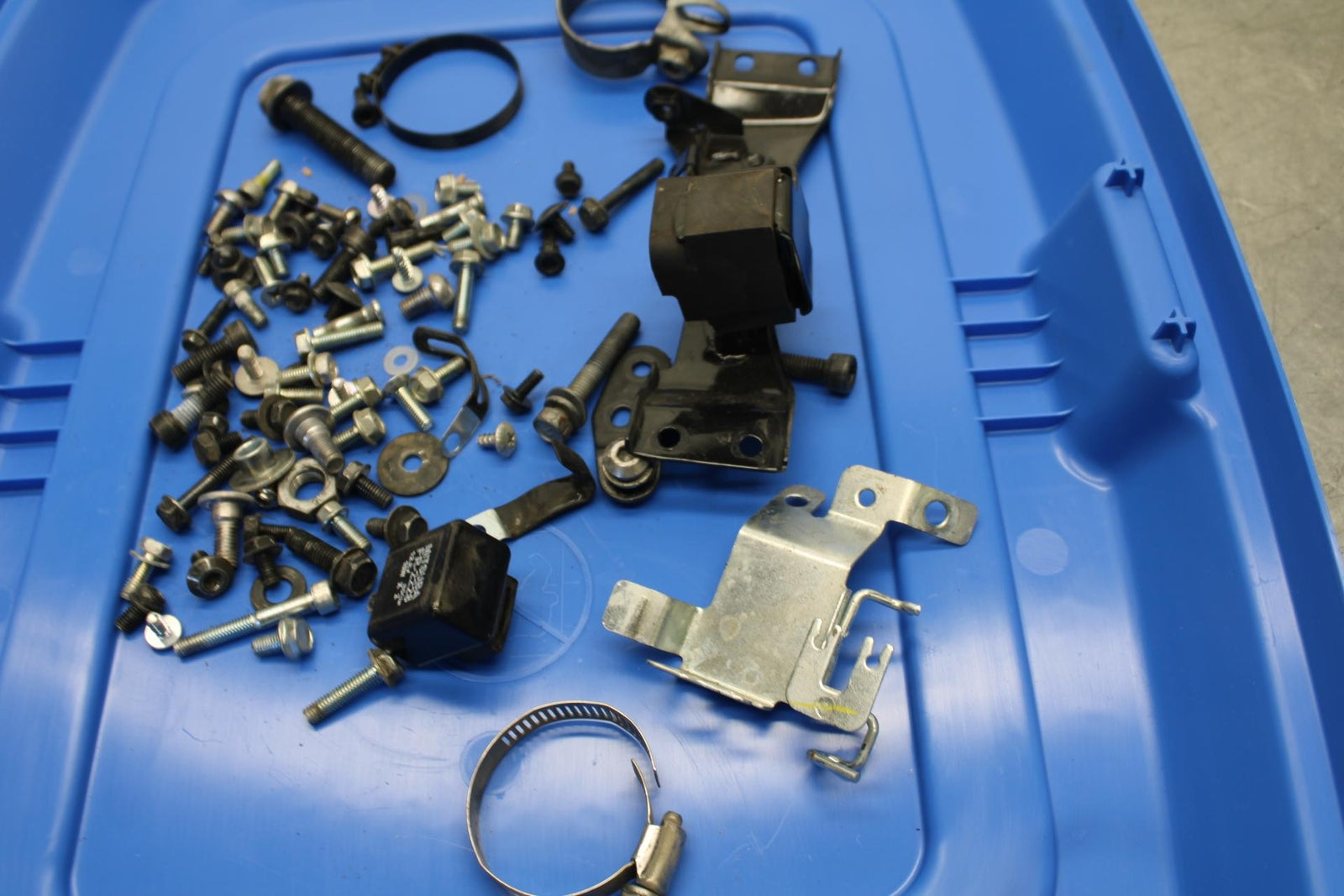 15-16 KAWASAKI EX300 MISCELLANEOUS MOUNTING BOLTS HARDWARE MOTOR BB635