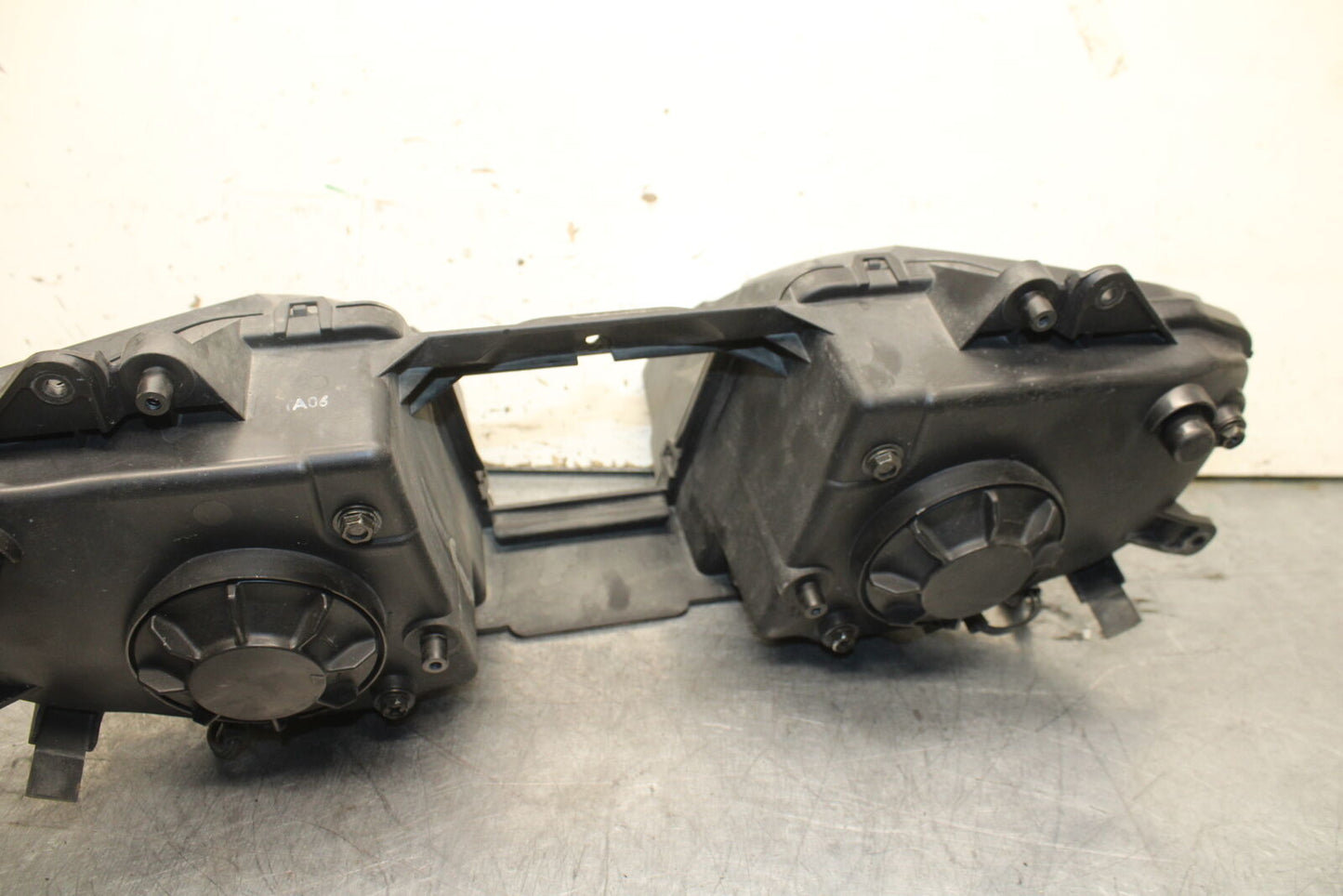 06 YAMAHA YZF R6 FRONT HEADLIGHT HEAD LIGHT LAMP BB716
