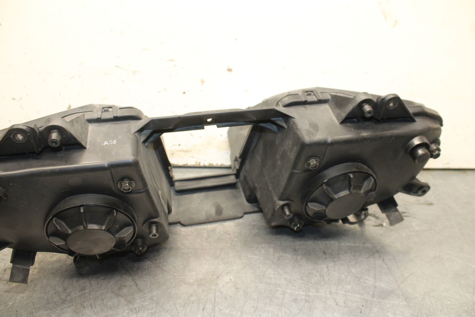 06 YAMAHA YZF R6 FRONT HEADLIGHT HEAD LIGHT LAMP BB716