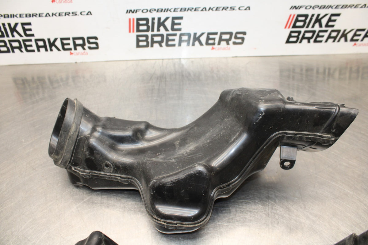 07 SUZUKI GSXR1000 RIGHT LEFT AIR INTAKE DUCTS BB770