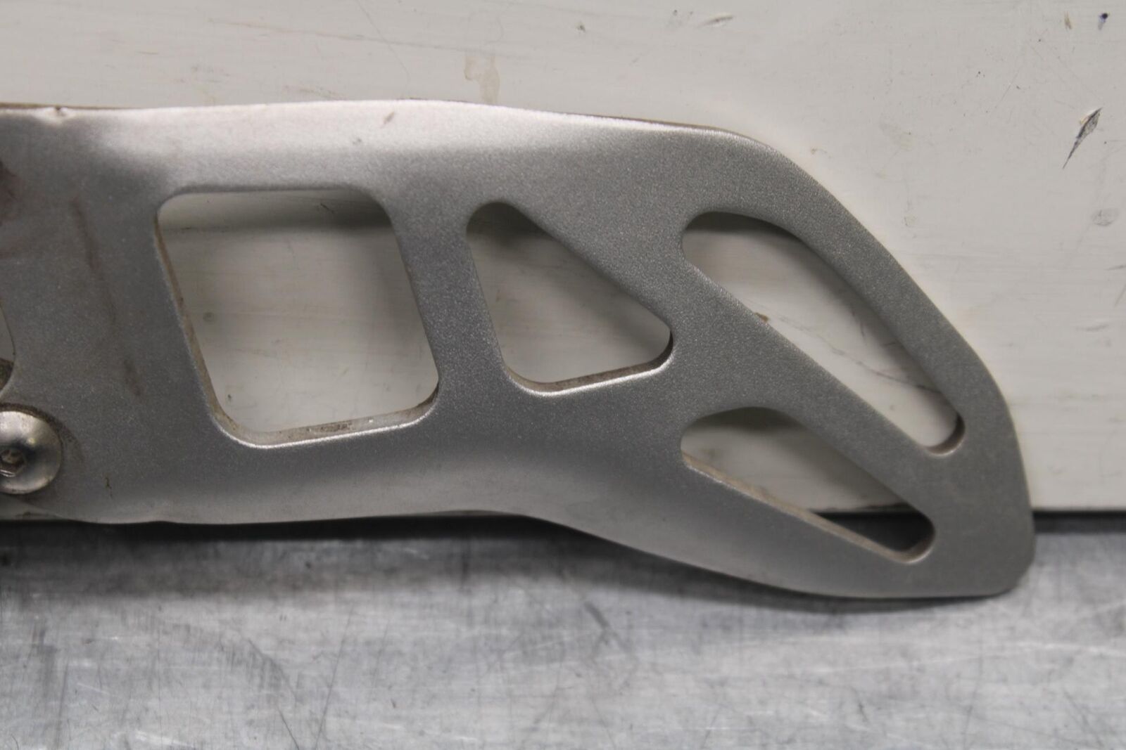 2011 Suzuki GSXR600 LEFT REARSET REAR SET DRIVER FOOT PEG REST STOP BB605