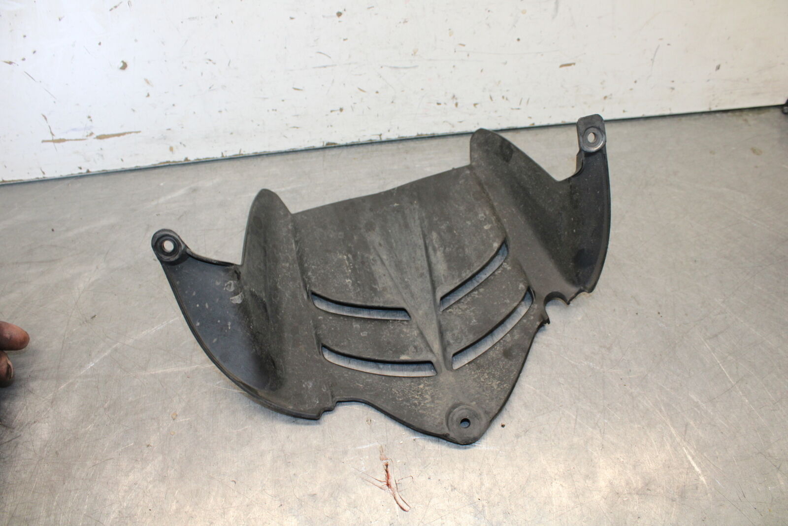 09-12 KAWASAKI NINJA ZX6R ZX600R REAR BACK WHEEL TIRE HUGGER 35023-0171 BB656