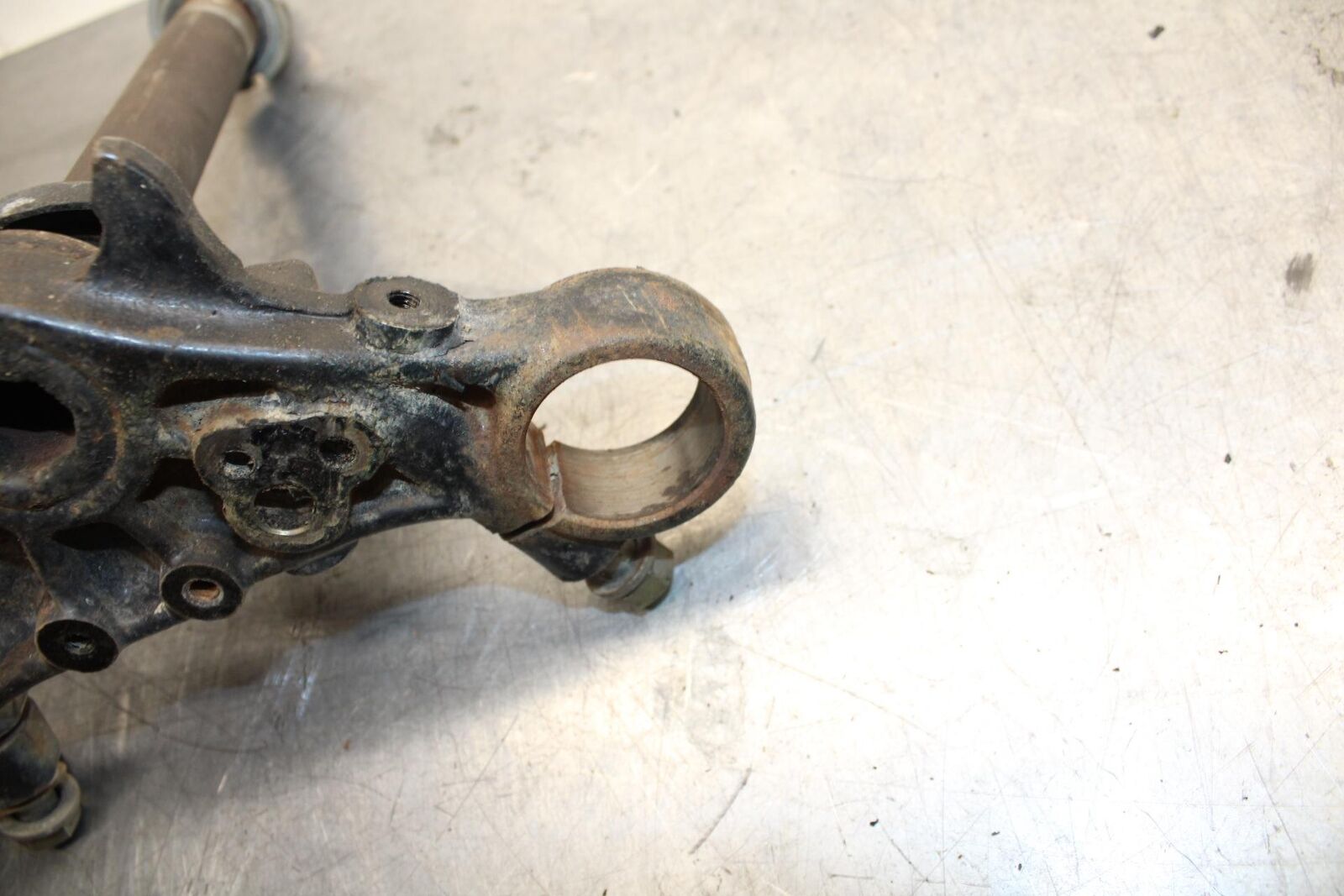 75 SUZUKI GT 550 FRONT FORKS CLAMP LOWER TRIPLE TREE STEM BB72
