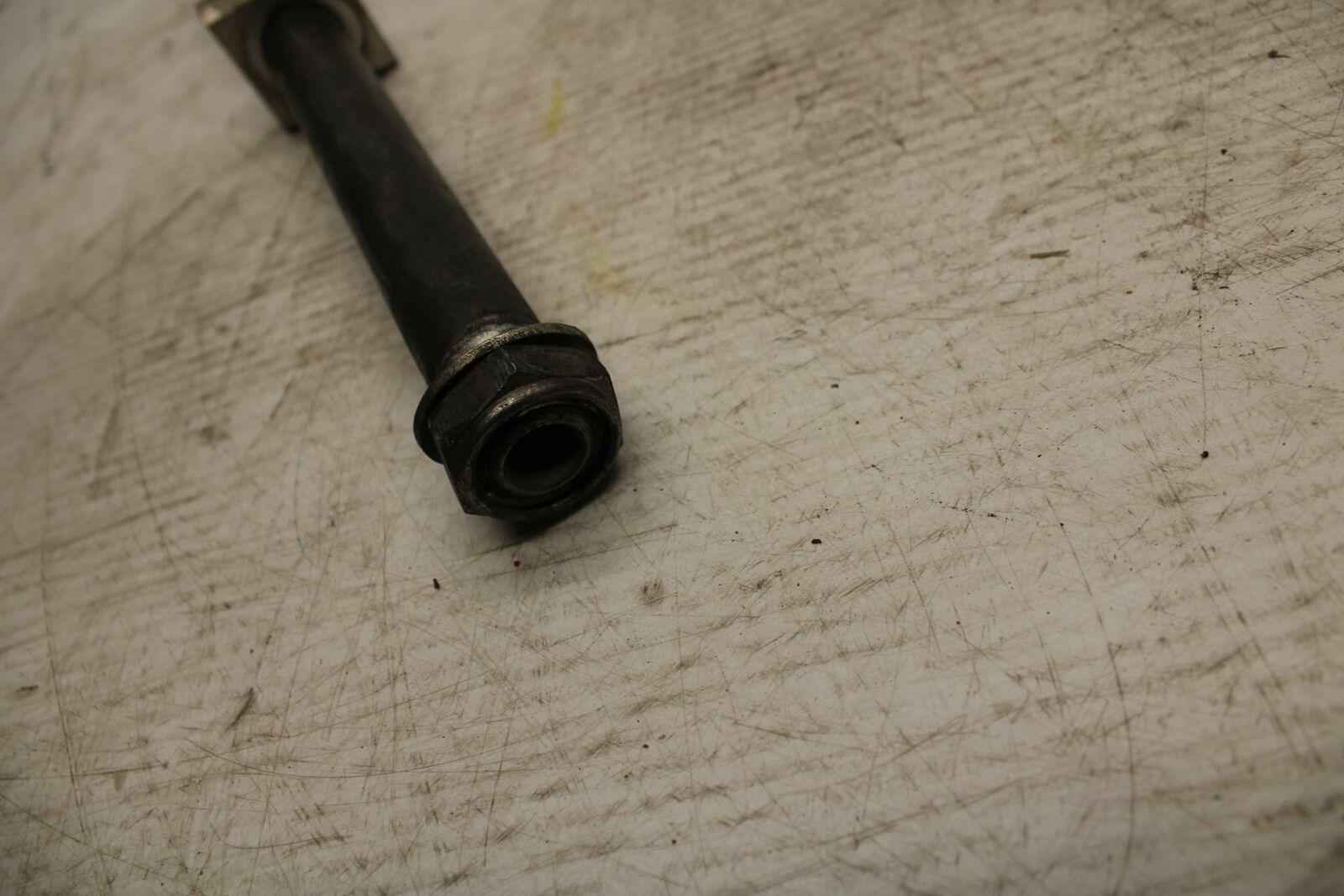 05-06 HONDA CBR600RR REAR AXLE BACK WHEEL PIVOT BOLT AXEL 42301-MEE-D00 BB307