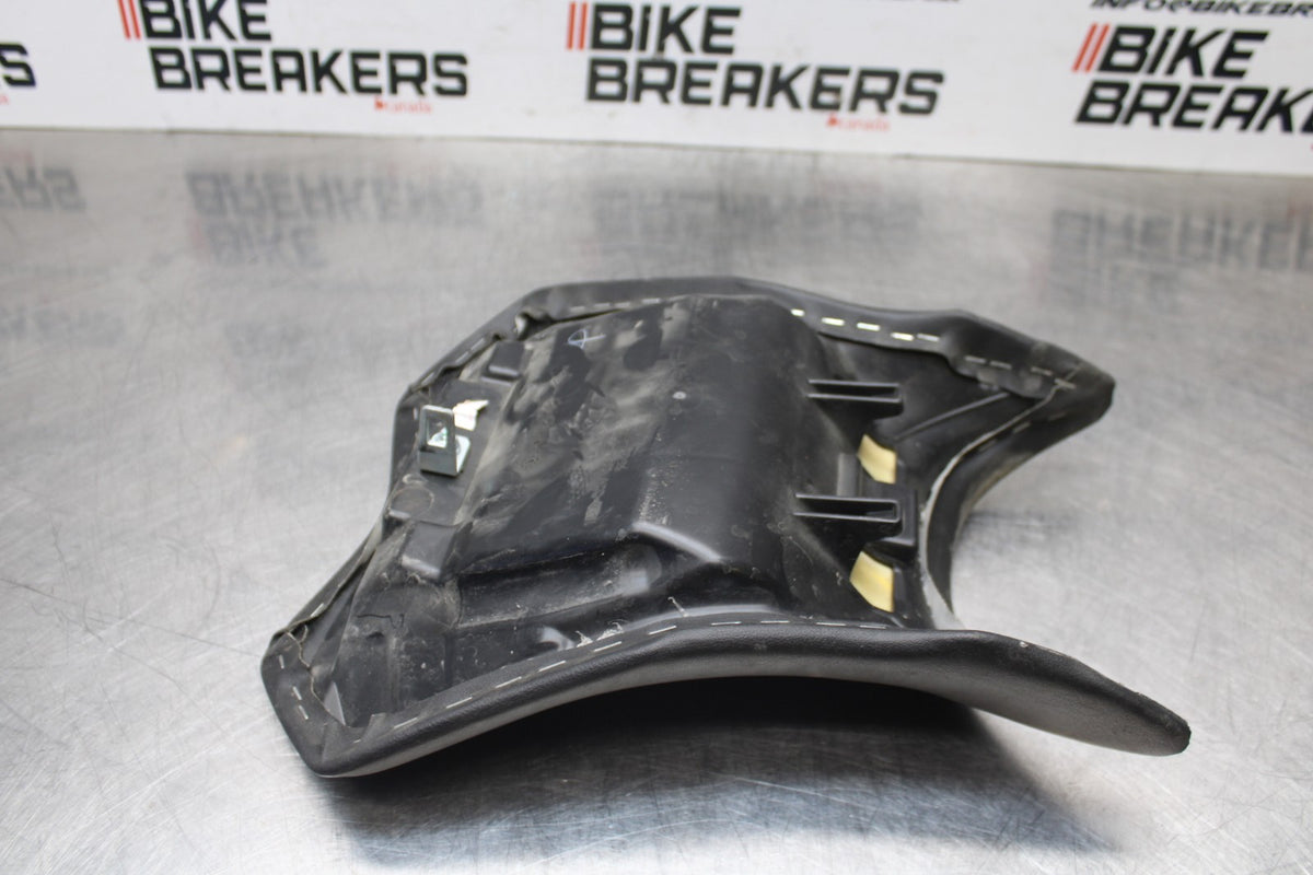24 KAWASAKI NINJA 500 ABS FRONT DRIVERS SEAT PAD SADDLE PILLION BB818