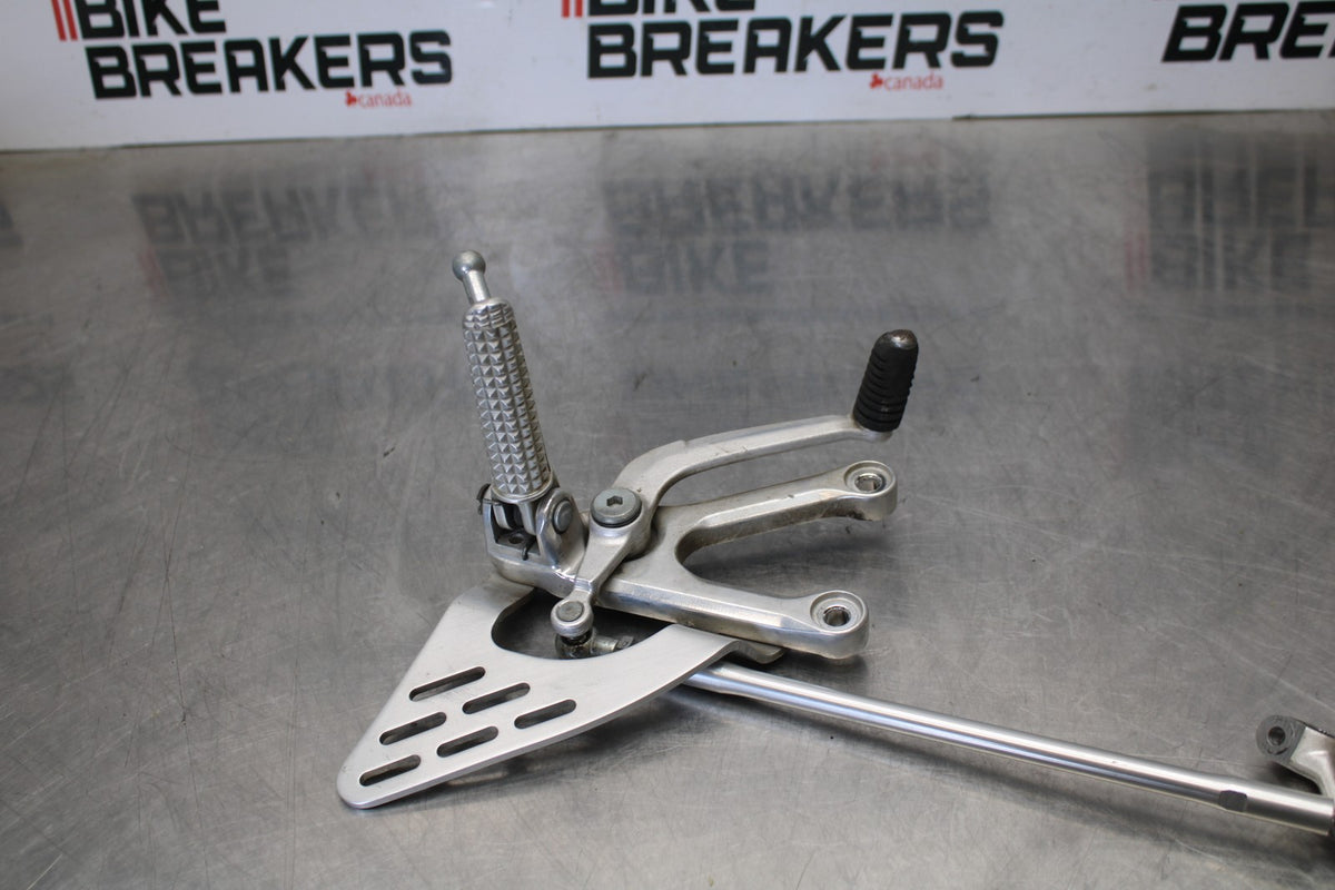 08-09 YAMAHA YZF R6S LEFT REARSET REAR SET DRIVER FOOT PEG REST STOP BB690