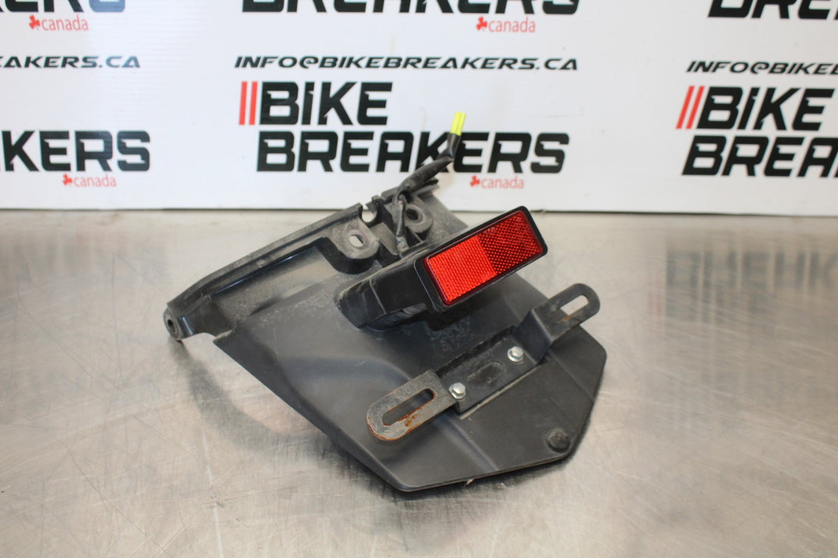 09 YAMAHA V STAR 950 LICENSE PLATE LIGHT & BRACKET MOUNT BB172