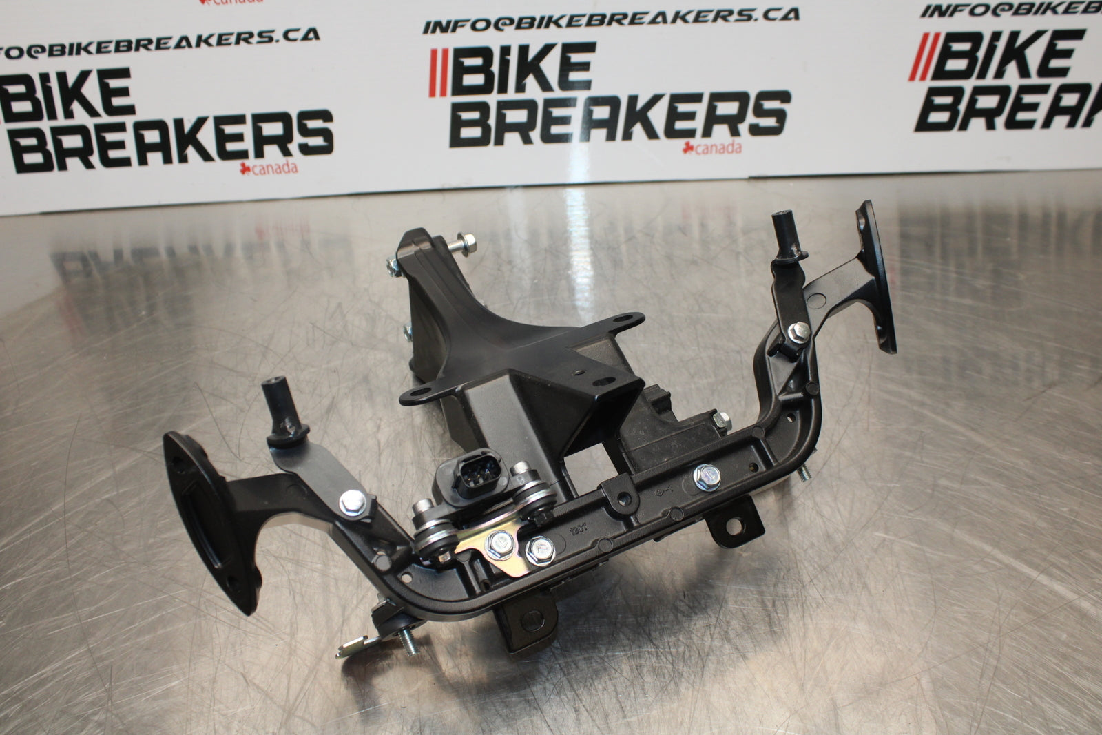 23-24 KAWASAKI NINJA ZX14R NEW!! UPPER FAIRING MIRROR GAUGES STAY BRACKET BB153