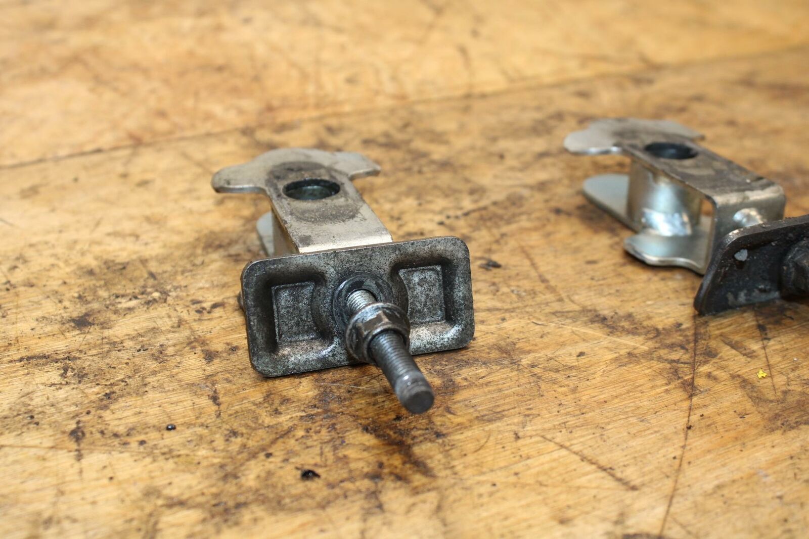 04-09 SUZUKI GS500F SWINGARM CHAIN TENSIONER ADJUSTMENT BRACKETS  BB335