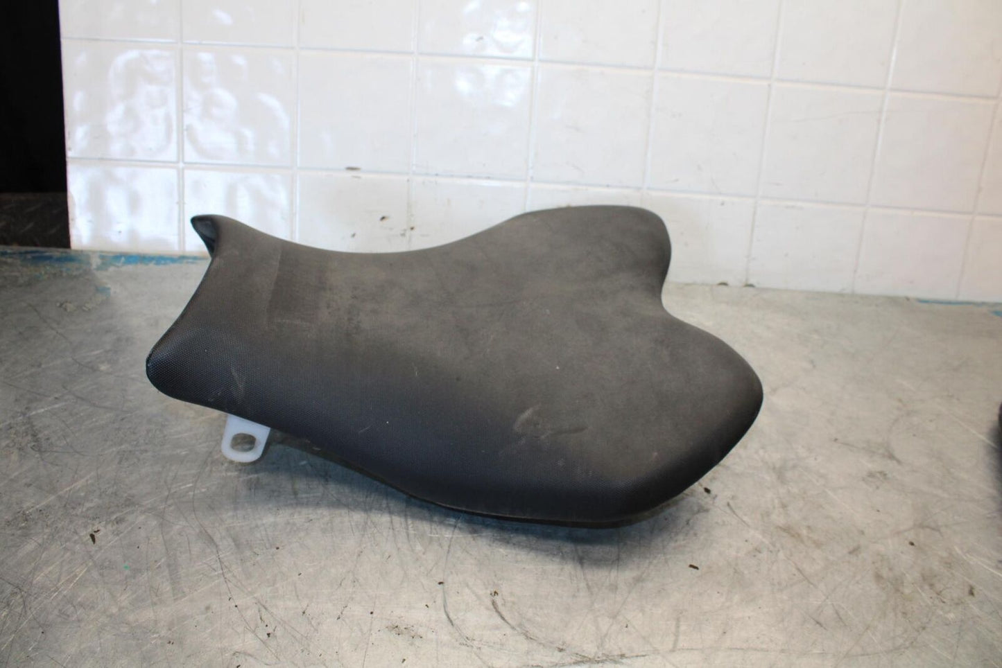 09-16 SUZUKI GSXR1000 FRONT DRIVERS SEAT PAD SADDLE PILLION BB439
