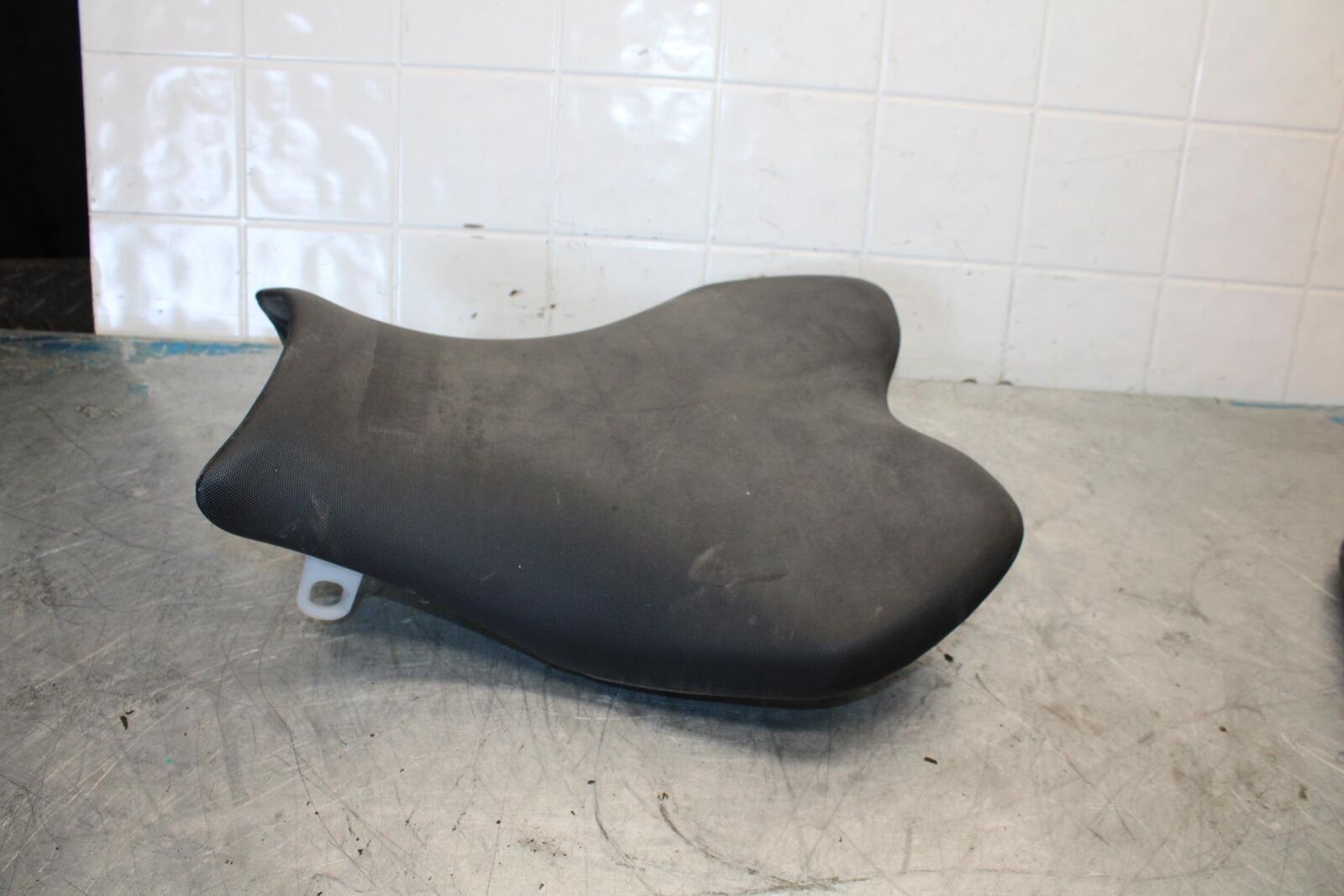 09-16 SUZUKI GSXR1000 FRONT DRIVERS SEAT PAD SADDLE PILLION BB439