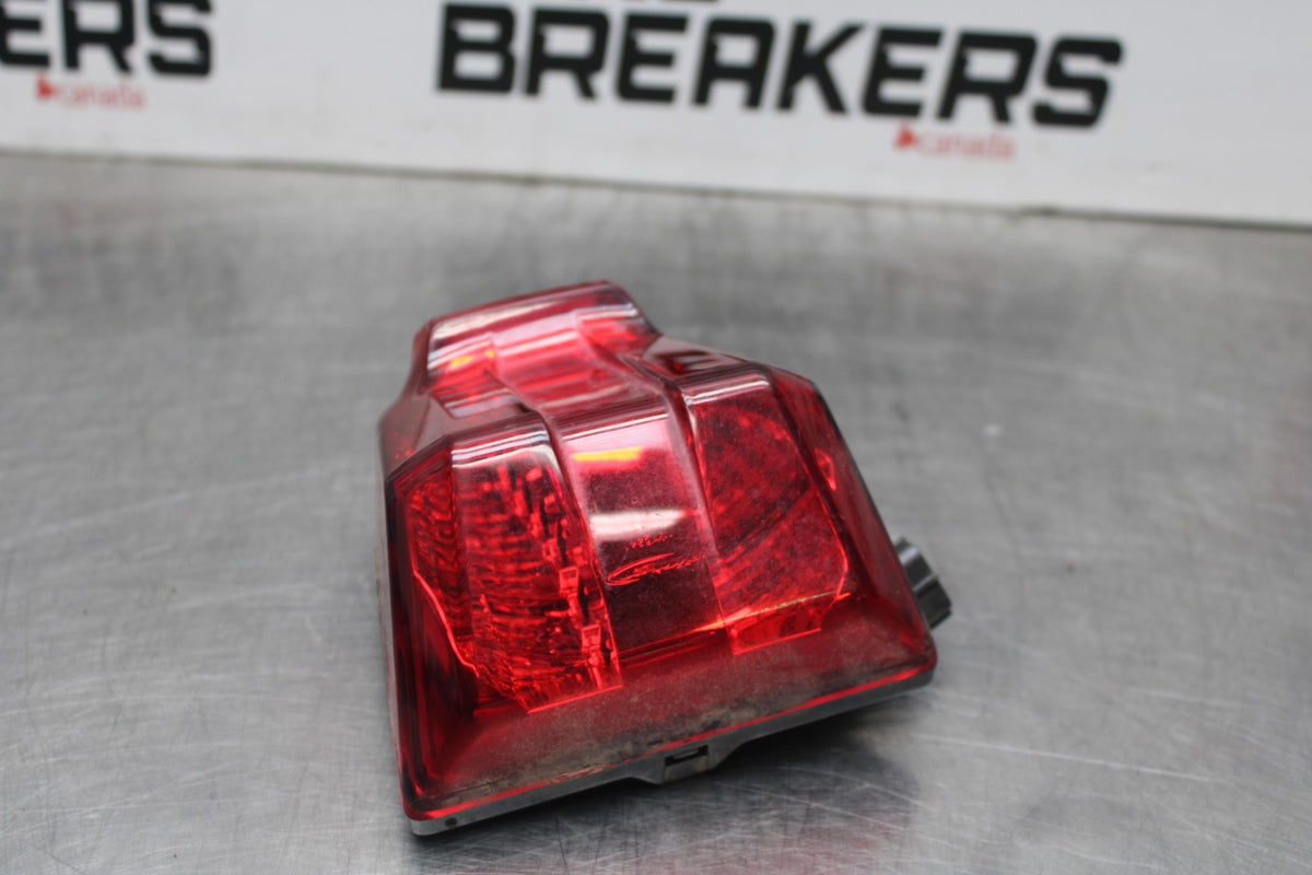 15 TRIUMPH TIGER 800 REAR TAIL TAILLIGHT BACK BRAKE LIGHT BB873