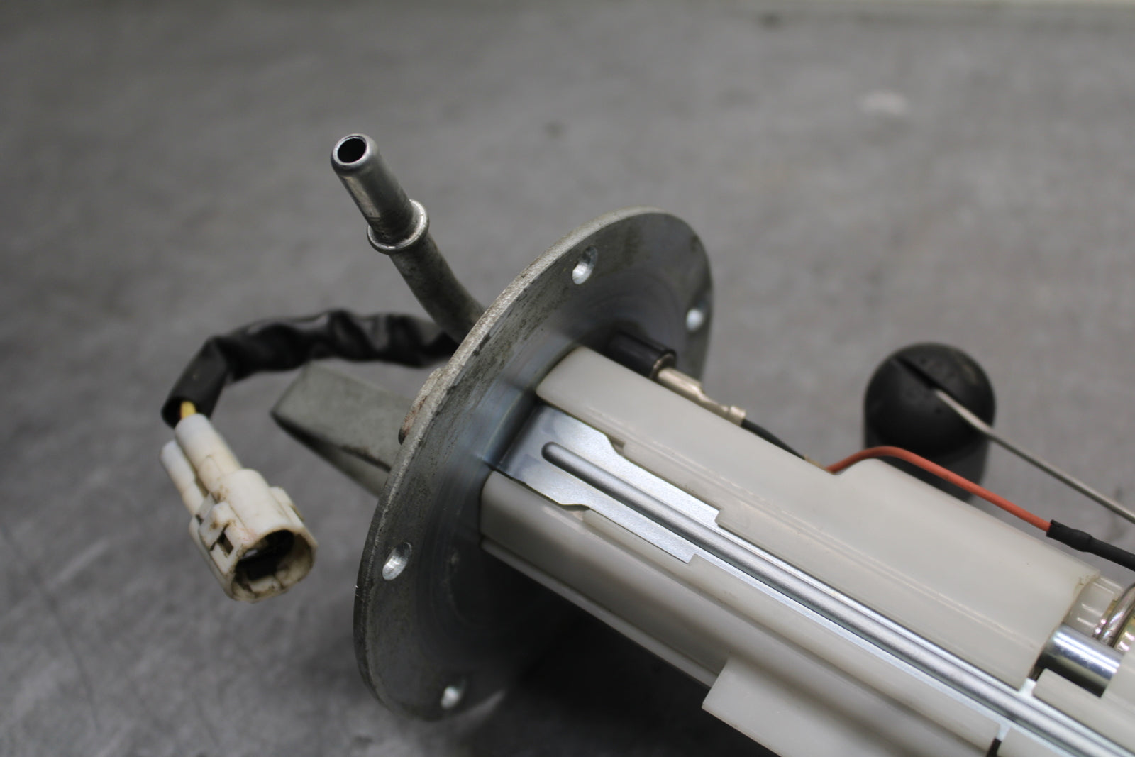 09-11 SUZUKI GSXR1000 FUEL PUMP GAS PETROL SENDER UNIT BB125