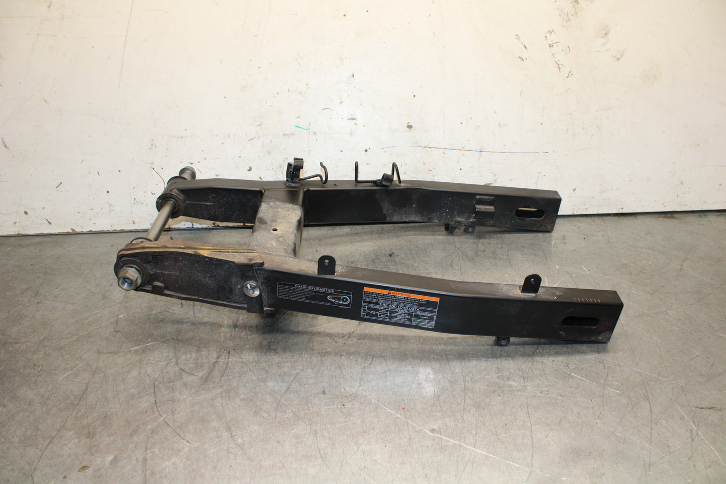 19-22 KAWASAKI Z400 REAR SWINGARM BACK SUSPENSION SWING ARM BB708