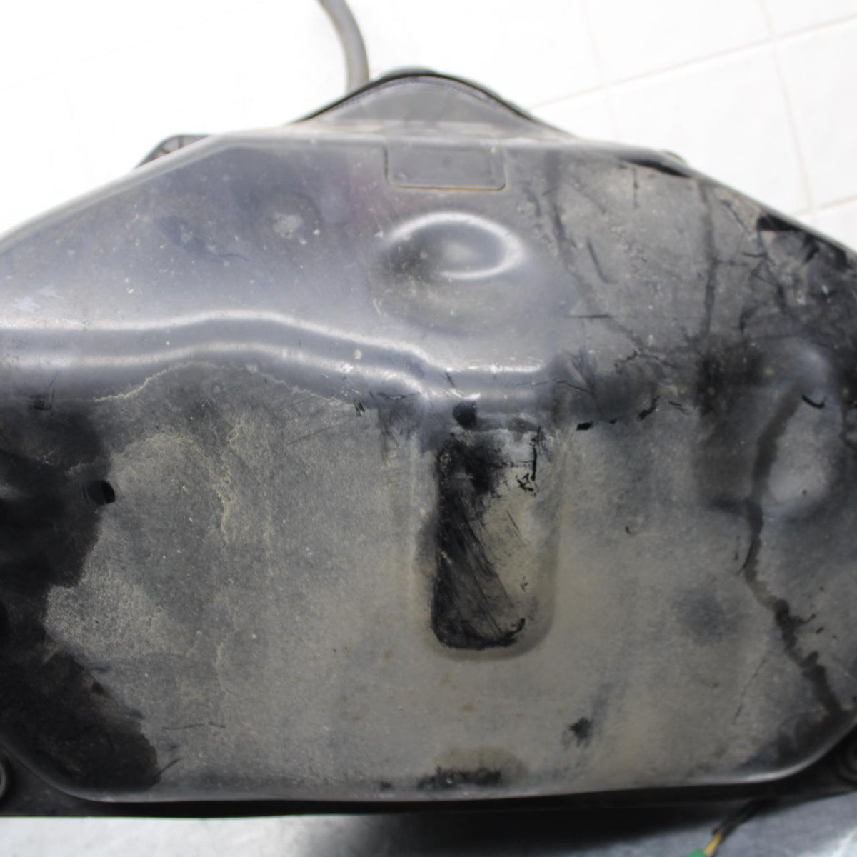 2004 Suzuki Intruder 1500 VL1500 GAS TANK FUEL PETROL RESERVOIR BB573