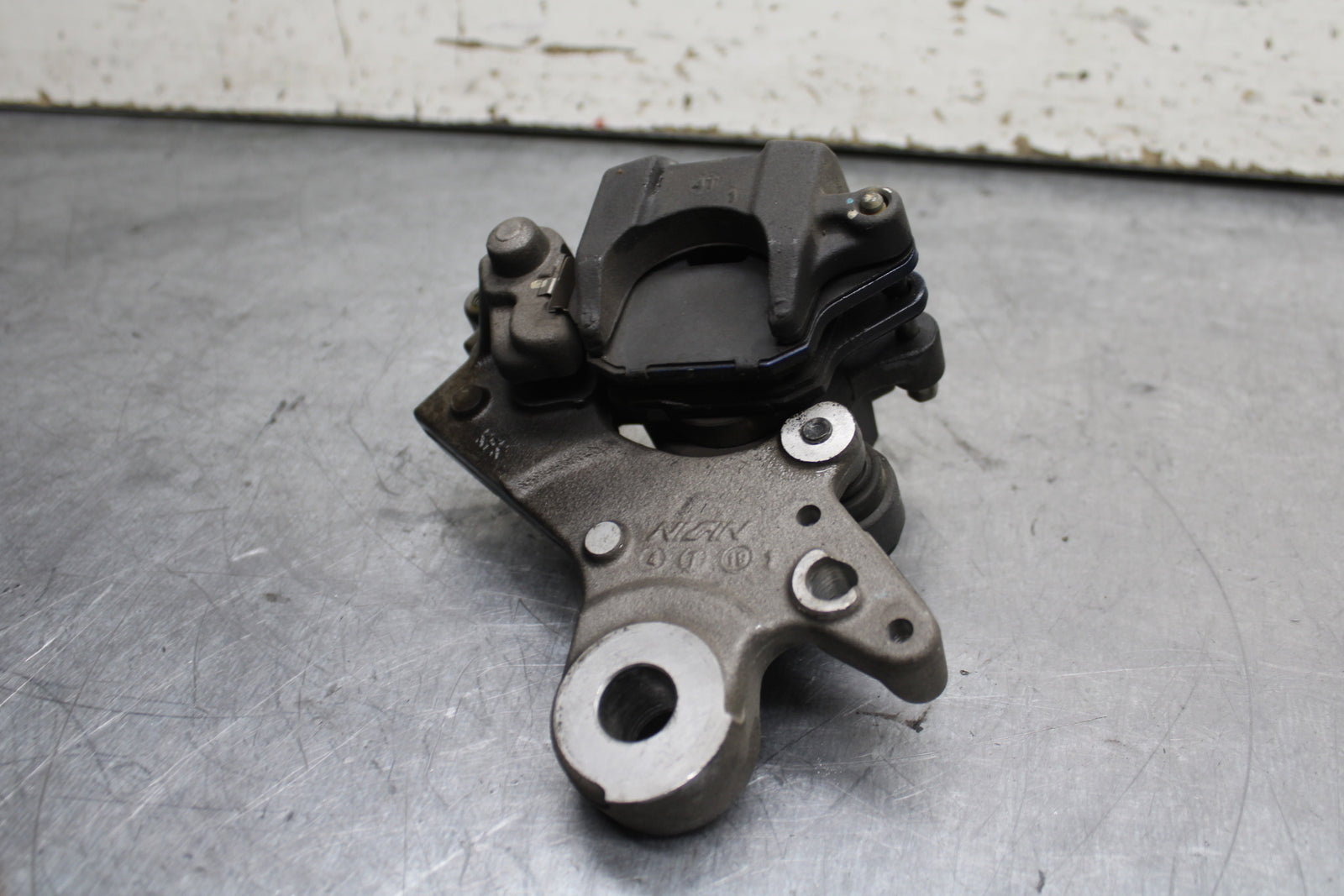 15-16 HONDA CB300F REAR BACK BRAKE CALIPER W MOUNT BRACKET BB740