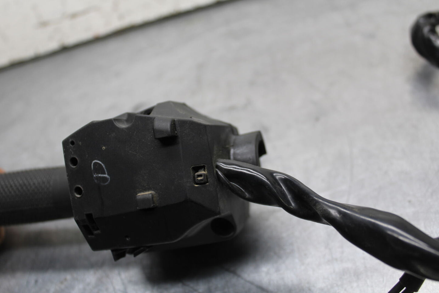 17-24 KTM 390 DUKE RIGHT CLIP ON HANDLE KILL OFF START THROTTLE SWITCHES BB734