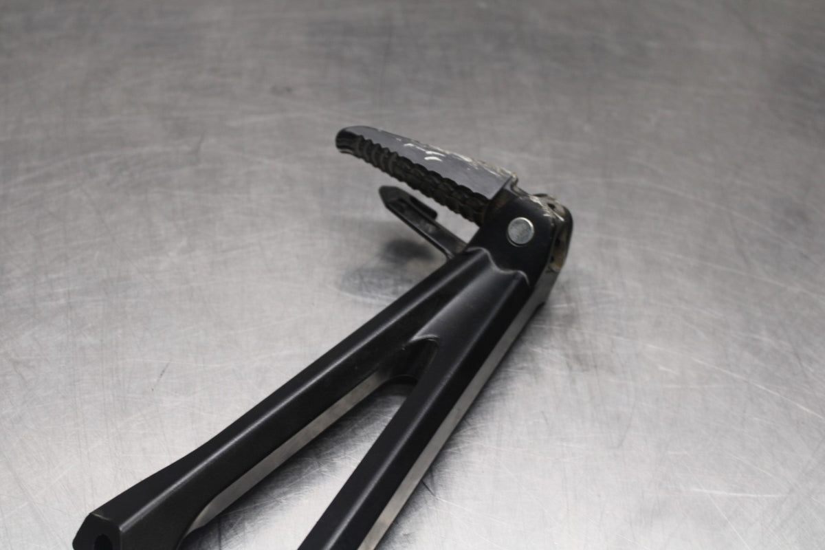 15-26 SUZUKI GSXR600 LEFT REAR BACK PASSENGER PEG BB888
