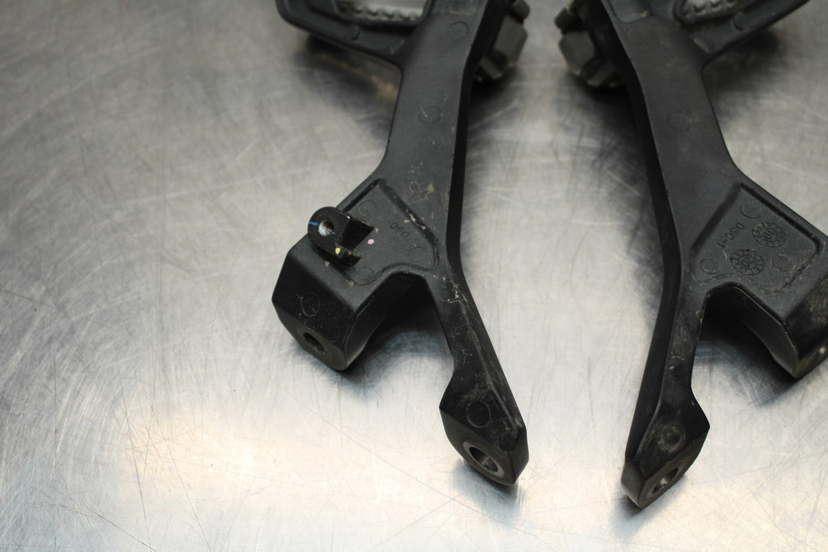 18-23 KAWASAKI NINJA 400 EX400 ABS REAR BACK PASSENGER PEG SET PAIR BB177