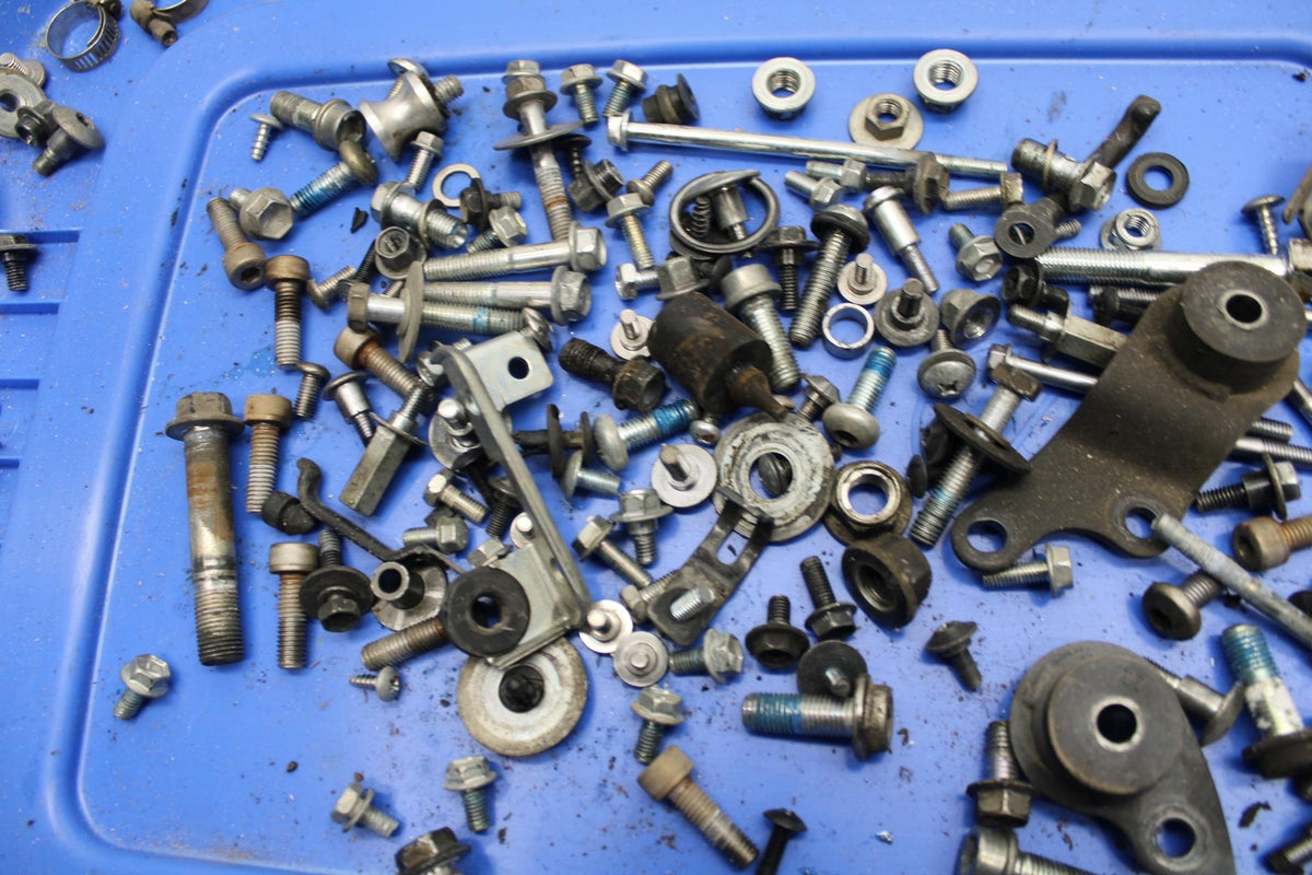 11-21 SUZUKI GSXR750 LEFTOVER MOUNTING BOLTS HARDWARE MOTOR SCREWS BB486