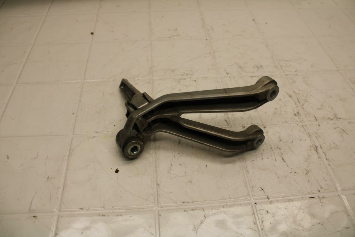 01-06 HONDA CBR600F4I RIGHT REAR BACK PASSENGER PEG BB314b
