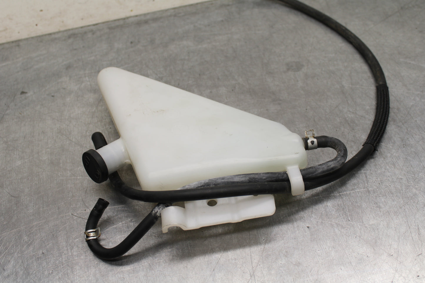 09 SUZUKI GSXR600 COOLANT WATER TANK RESERVOIR BOTTLE BB759