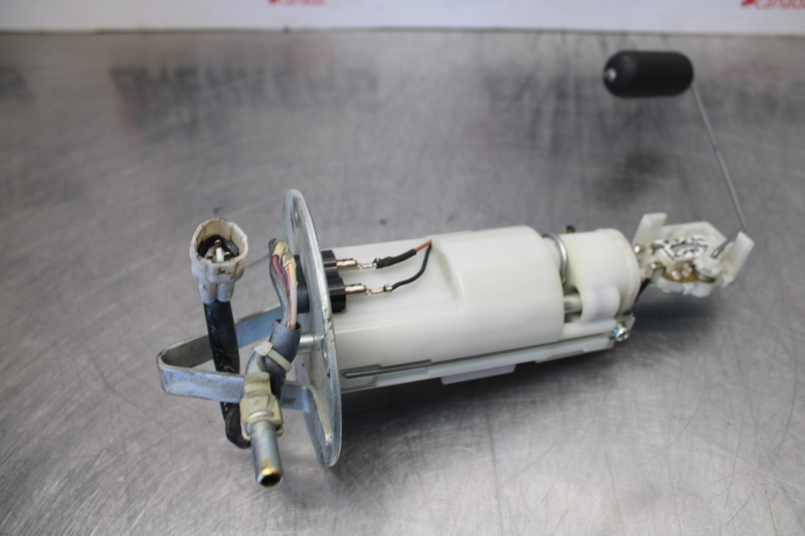 07 SUZUKI GSXR1000 FUEL PUMP GAS PETROL SENDER UNIT 15100-21H00 BB770