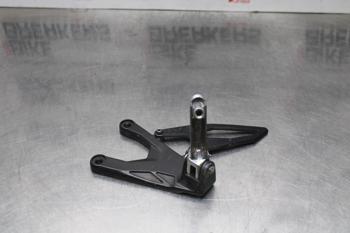 18 YAMAHA YZF R1  LEFT REARSET REAR SET DRIVER FOOT PEG REST STOP BB838