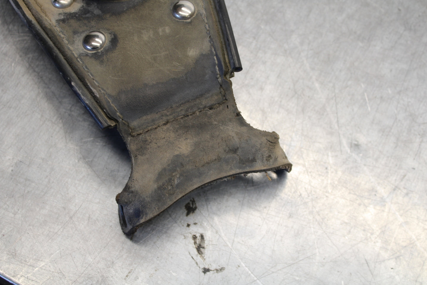 02-04 HONDA VTX1800S GAS TANK FUEL CELL BELT BB712
