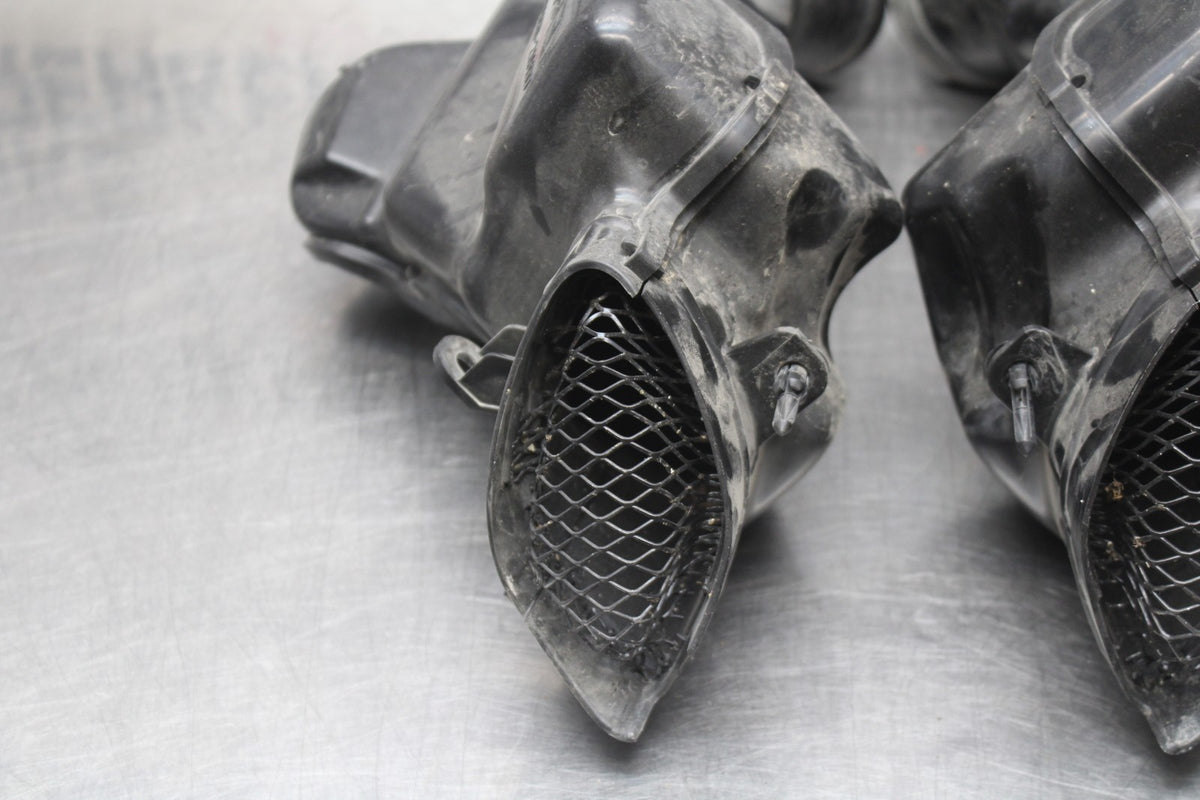 07 SUZUKI GSXR1000 RIGHT LEFT AIR INTAKE DUCTS BB770