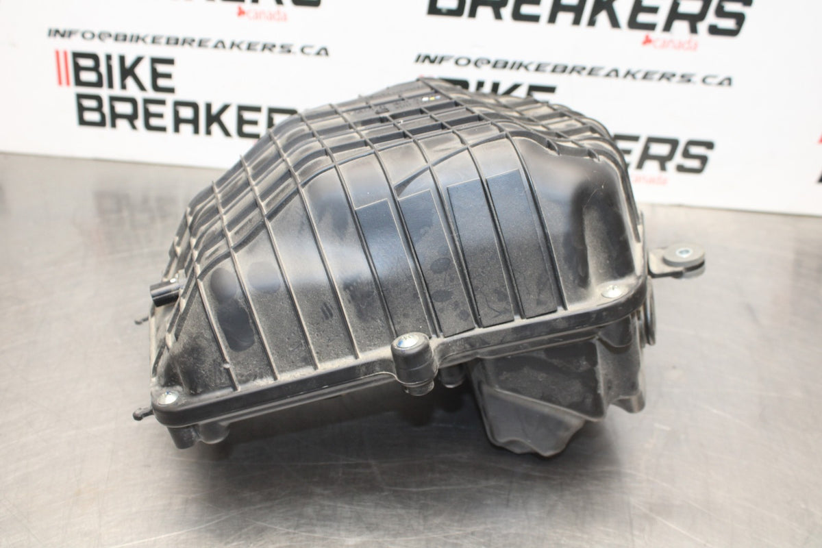 18-26 KAWASAKI Z400 AIRBOX AIR INTAKE FILTER BOX BB852
