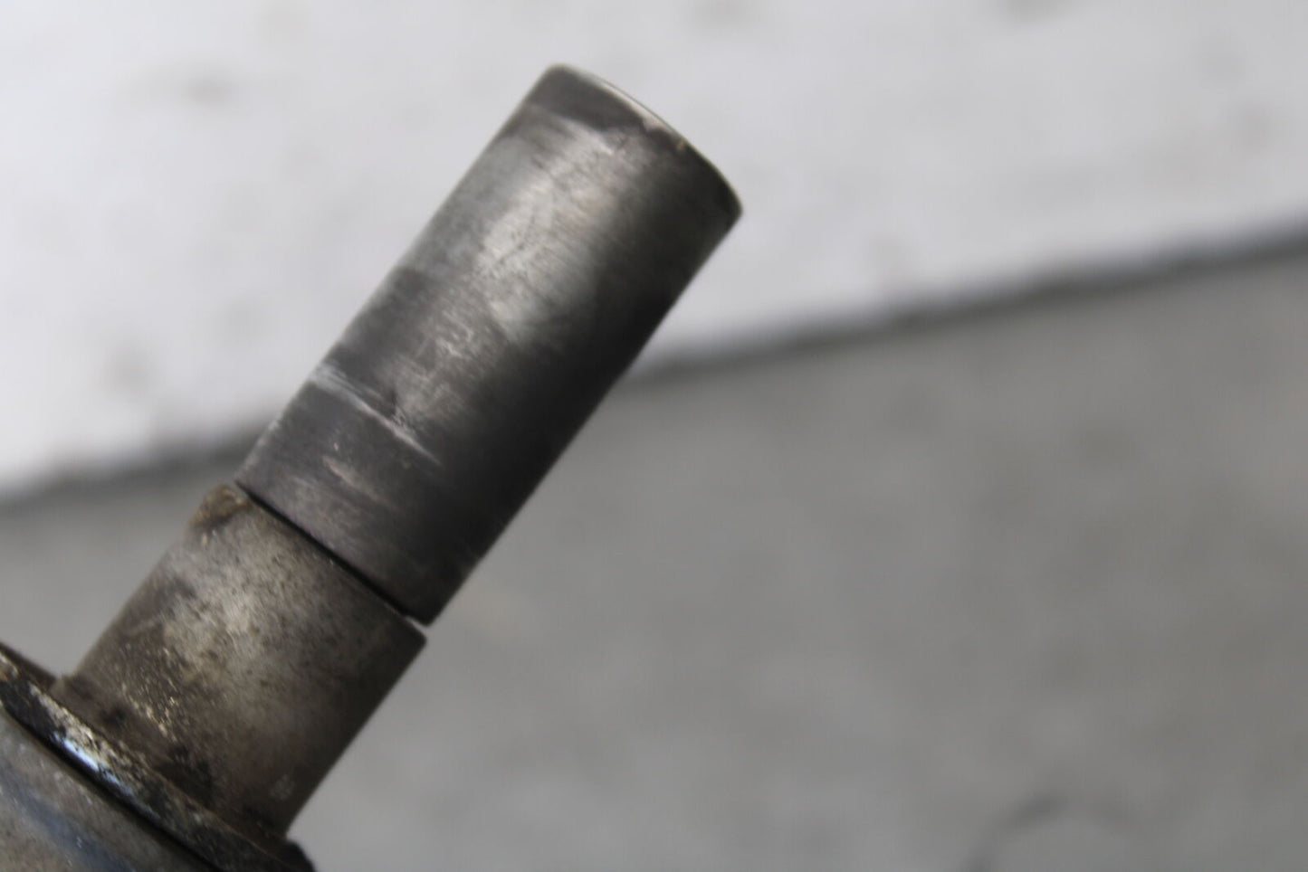 05-09 SUZUKI BOULEVARD C90 FRONT WHEEL RIM AXLE PIVOT BOLT BB692