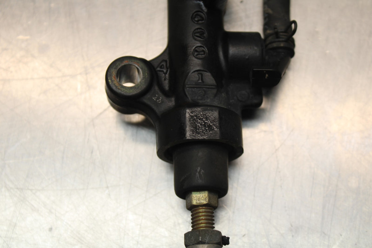 05 YAMAHA YZF R6 REAR BACK BRAKE MASTER CYLINDER W RESERVOIR BB858