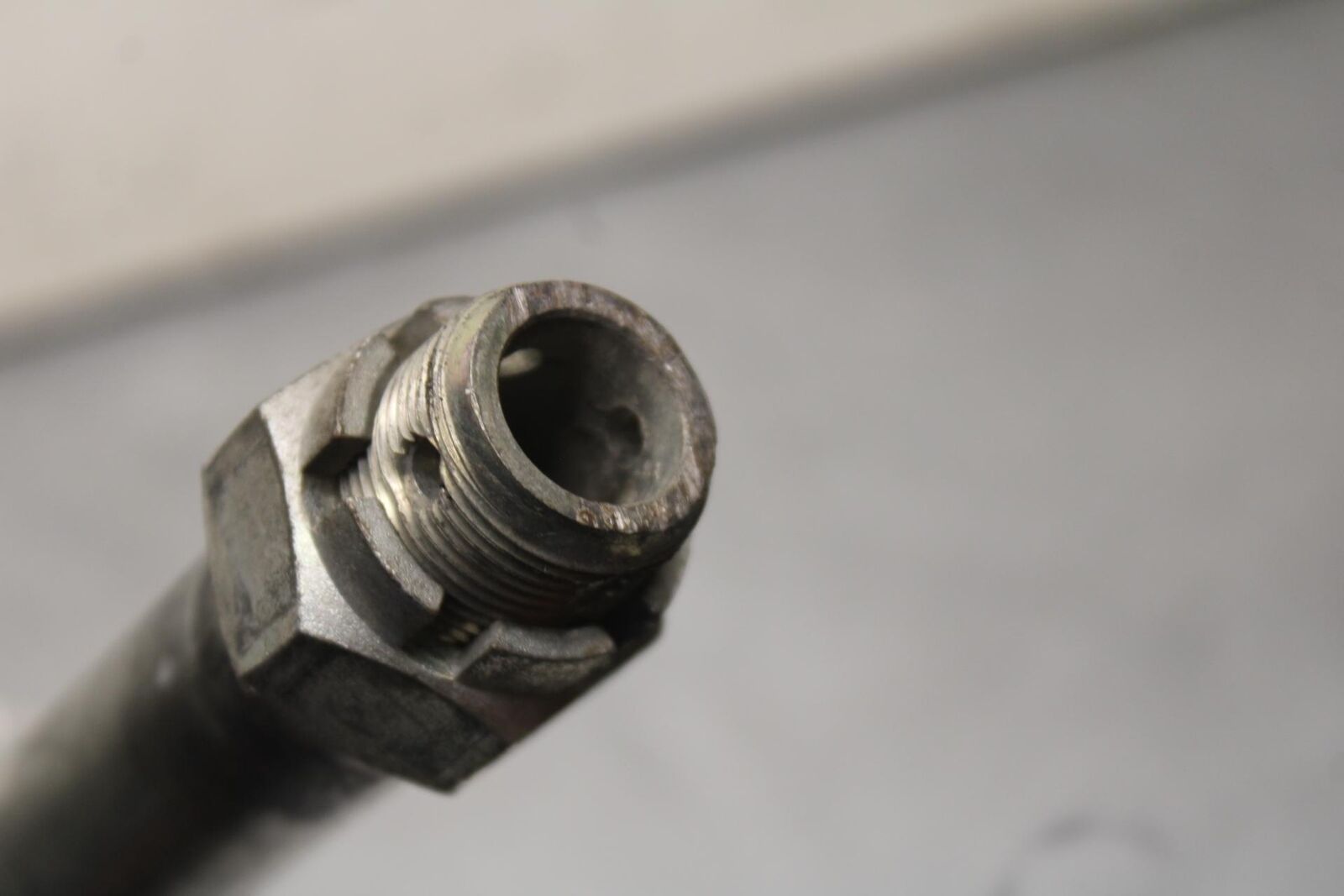 09-12 KAWASAKI NINJA ZX6R REAR AXLE WHEEL RIM PIVOT BOLT AXEL 41068-0613 BB640