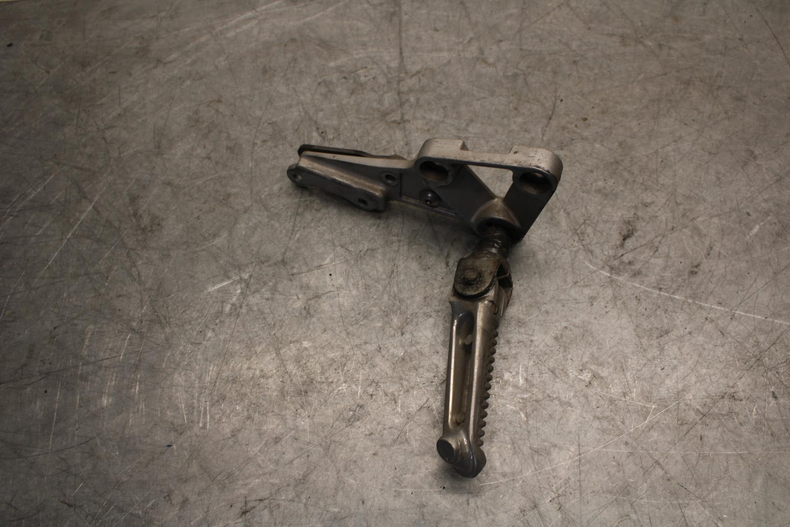 1997 Suzuki GSXR750 RIGHT REARSET REAR SET DRIVER FOOT PEG REST STOP BB527