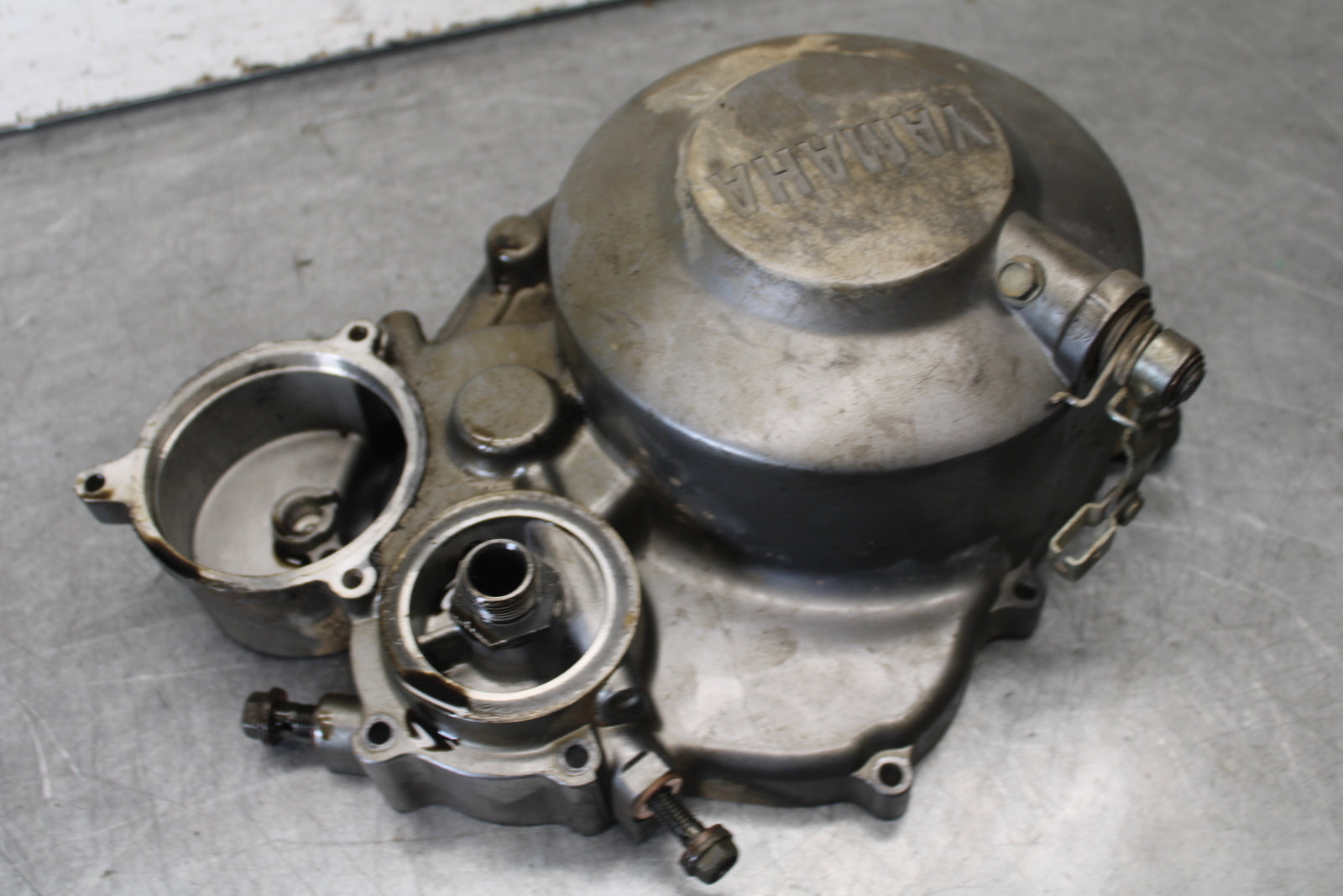 01-05 YAMAHA RAPTOR 660R CLUTCH SIDE ENGINE MOTOR COVER 5LP-15431-00-00 BB695