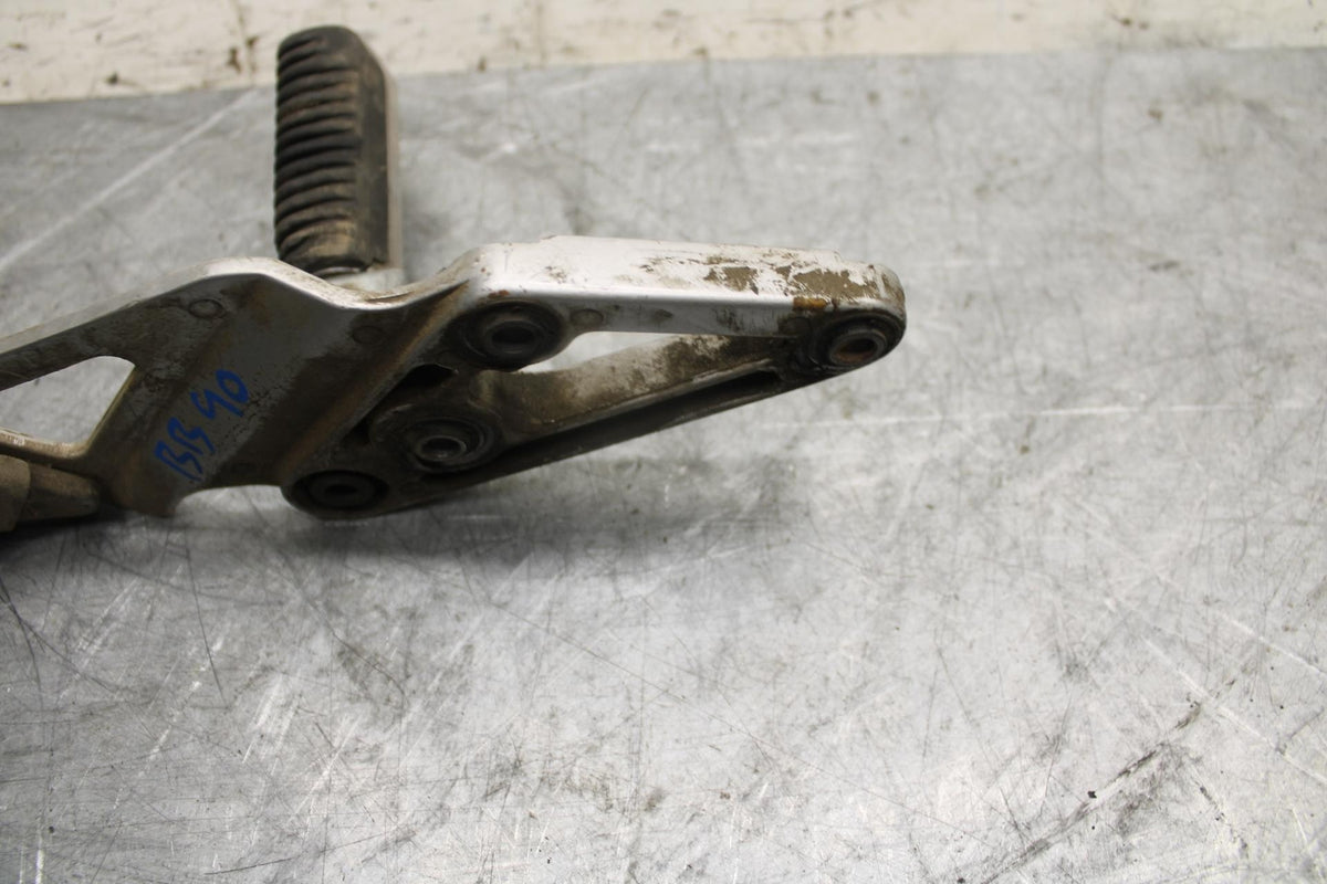 1993 Suzuki GSXR1100W LEFT REARSET REAR SET DRIVER FOOT PEG REST STOP BB46