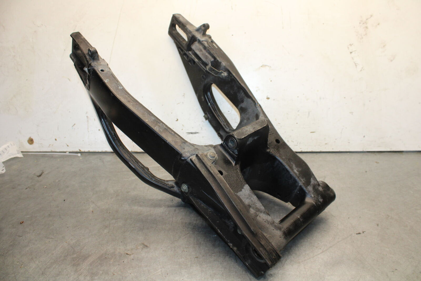 05-06 SUZUKI GSXR1000 REAR SWINGARM SUSPENSION SWING ARM 61000-41G00-YAP BB663